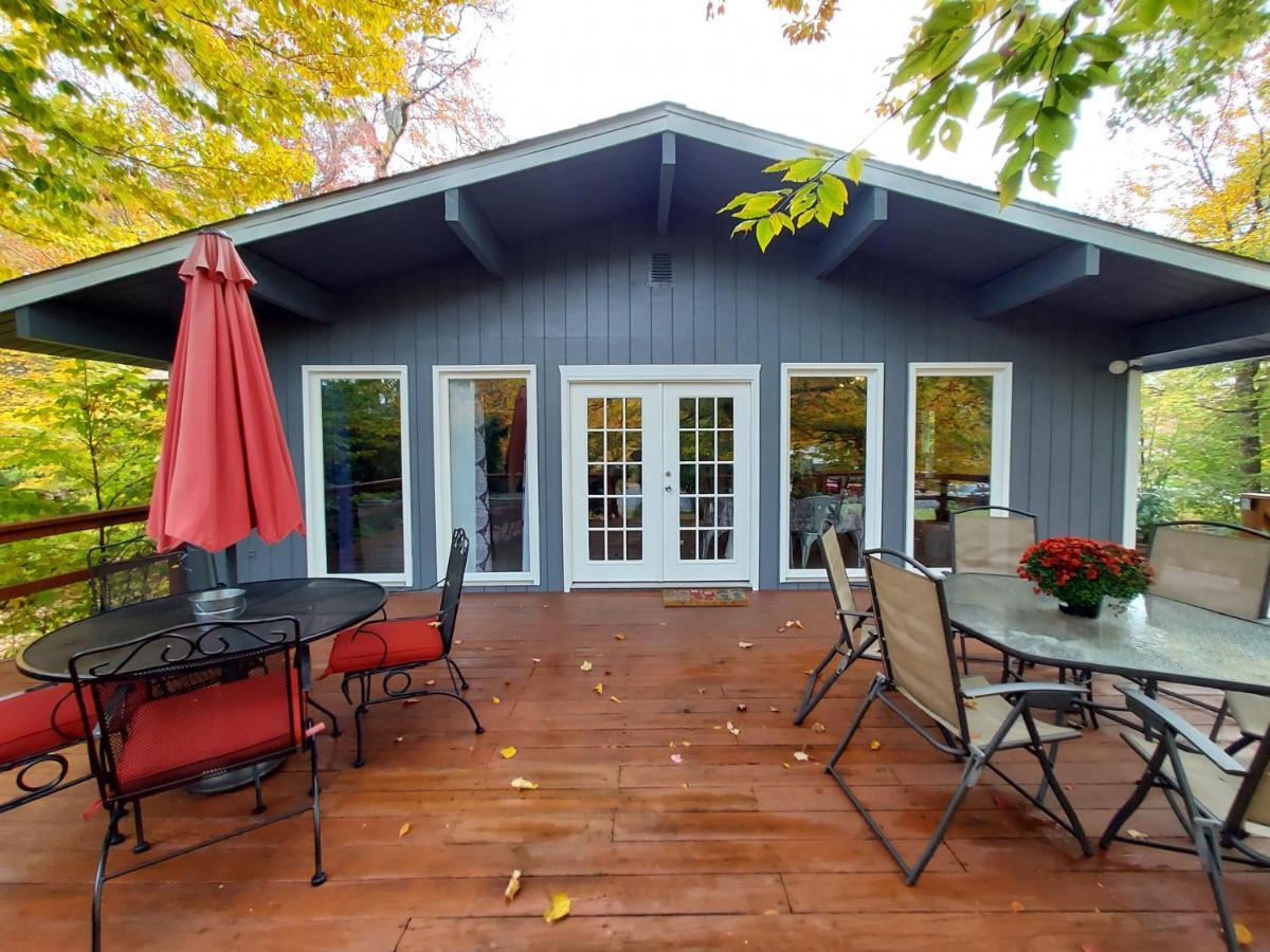 Chalet Chic And Stylish Hot Tub,4 Bedrooms, Game Movie Room, Firepit, Arcades, Playground On Site 2 Min Walk From Pool And